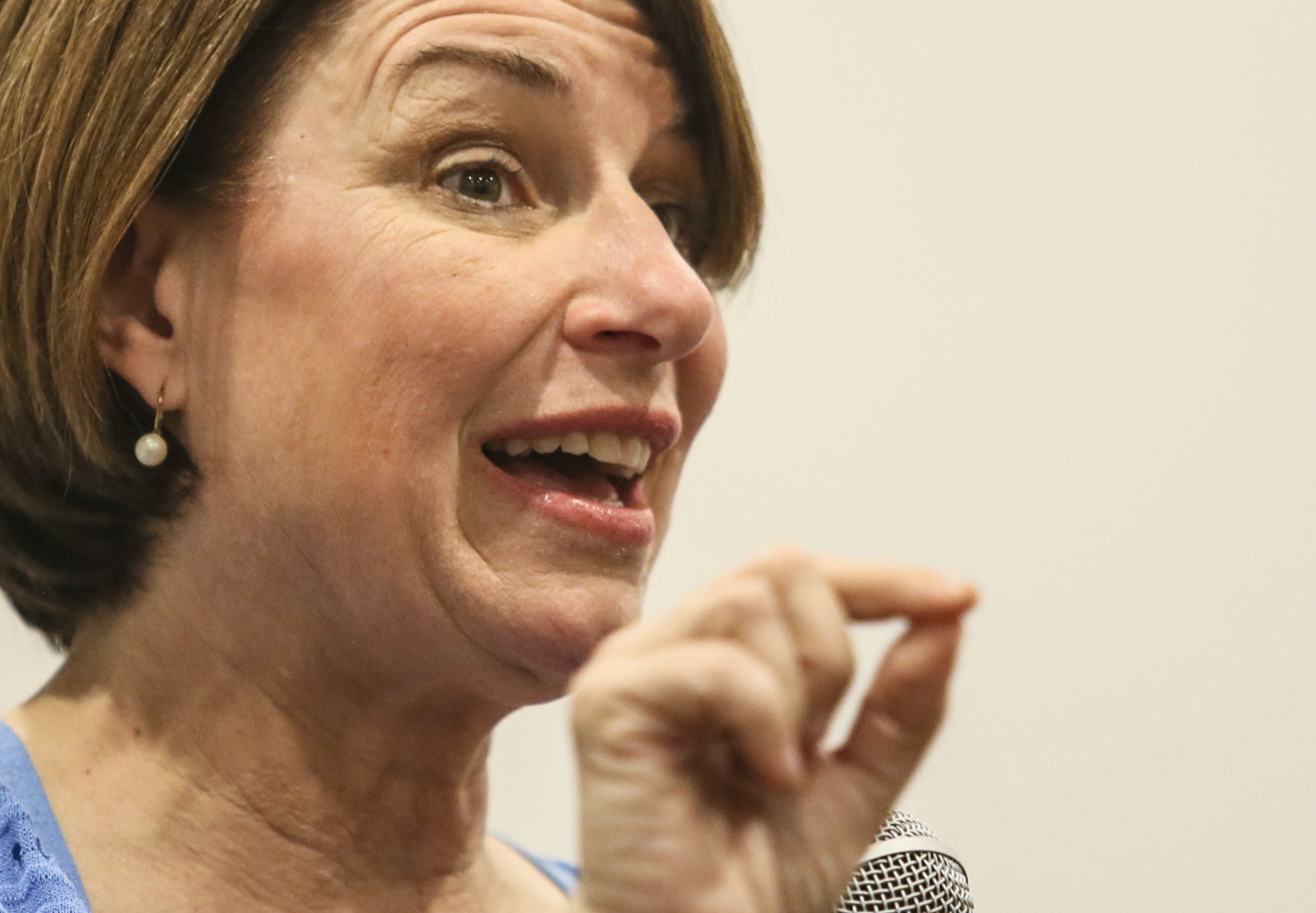 101919-mda-nws-klobuchar-15.jpg